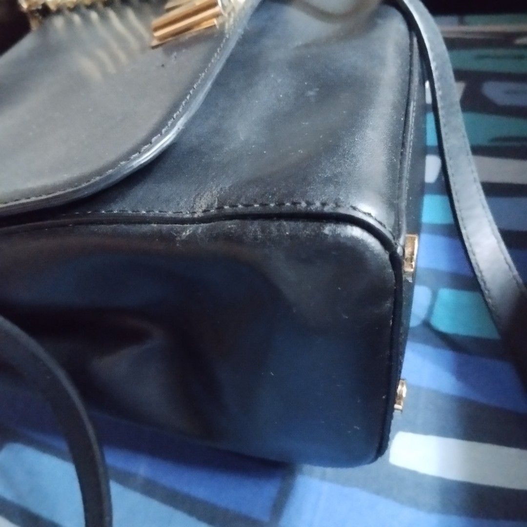 Michael Kors Black Leather Handbag with Gold Chain Strap (Category: Cross-body Bags) located in Manila. Submitted by lene48 (Listing ID 1469509389, Image 3). Description: - Brand: Michael Kors - Material: Premium black leather with gold-tone hardware - Straps: Features both a top handle and a removable strap for versatile styling - Closure: Front flap with statement MK logo hardware - Interior: Black fabric lining with a convenient zip pocket and