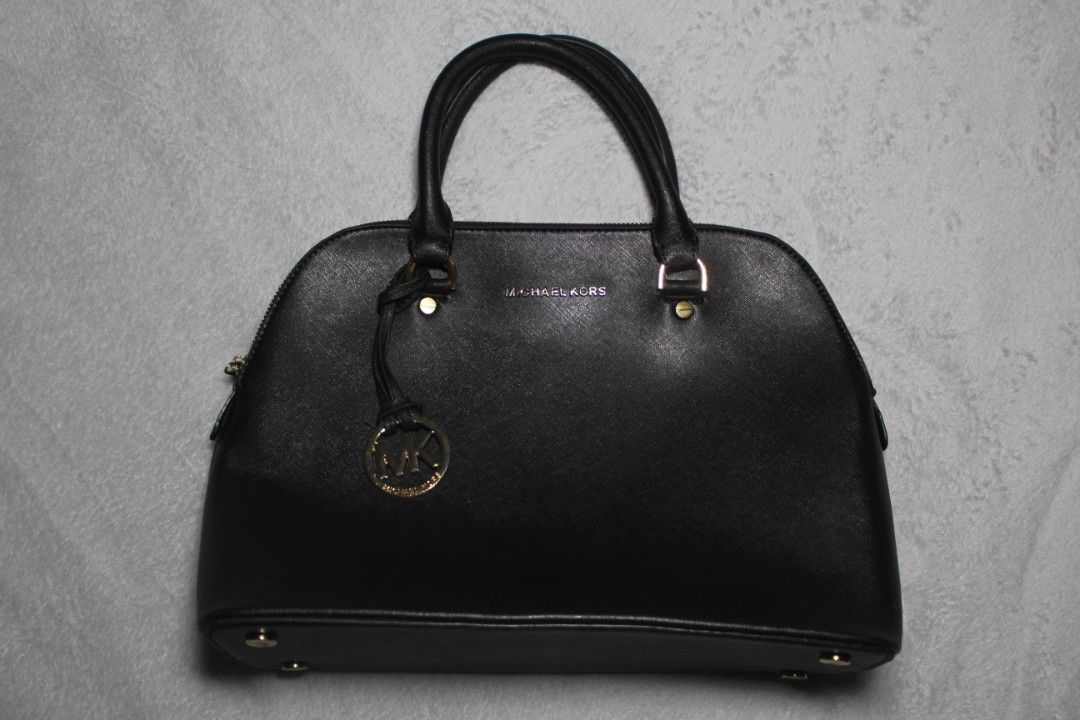 Michael Kors Cindy Medium Dome Satchel (Category: Shoulder Bags) located in Tarlac. Submitted by trishatrish3 (Listing ID 1469402948, Image 1). Description: .