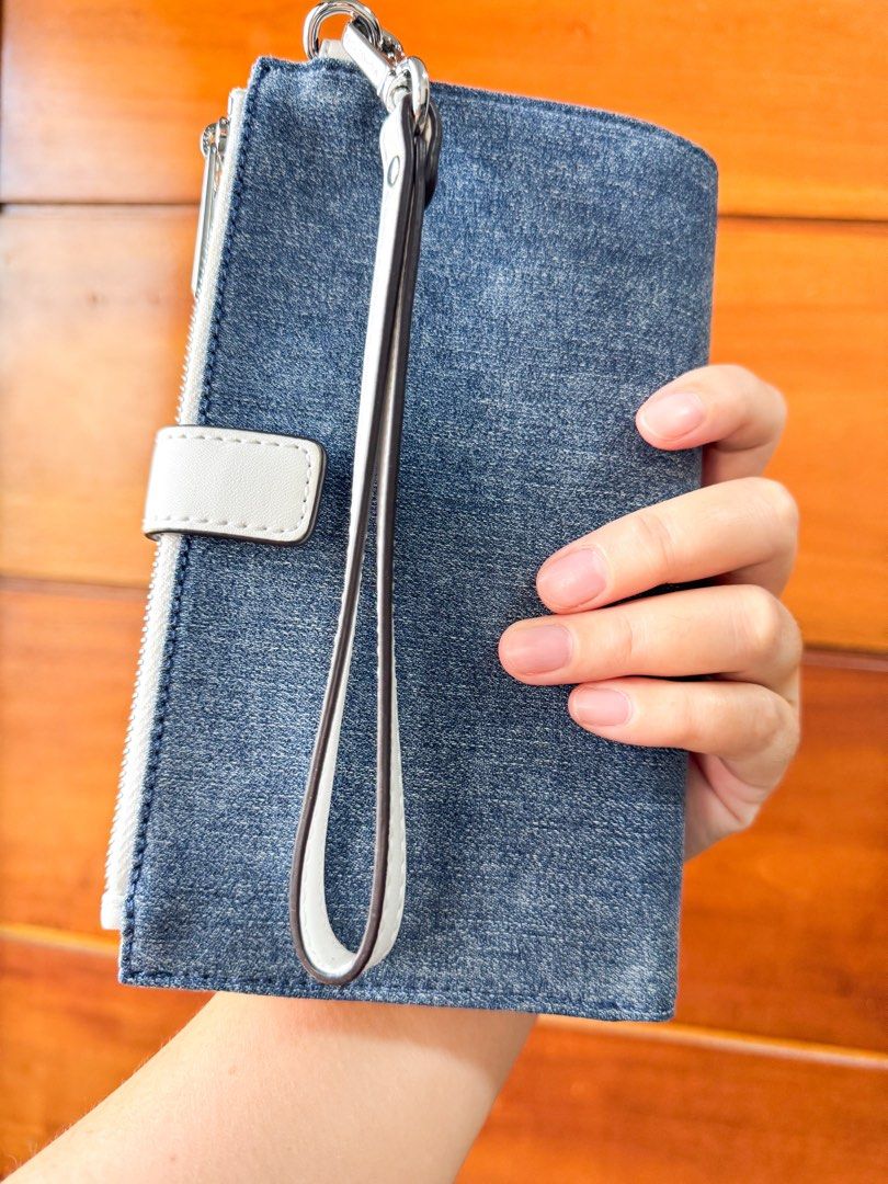 MICHAEL KORS JET SET TRAVEL DENIM (Category: Wallets & Card holders) located in Taguig. Submitted by curatedfinds_jd (Listing ID 1469469421, Image 3). Description: 100% ORIGINAL (NO PAPERBAG INCLUDED❌) BRANDNEW✅ ₱2,500 📍New Lower Bicutan, Taguig City 🛵J&T, Lalamove.