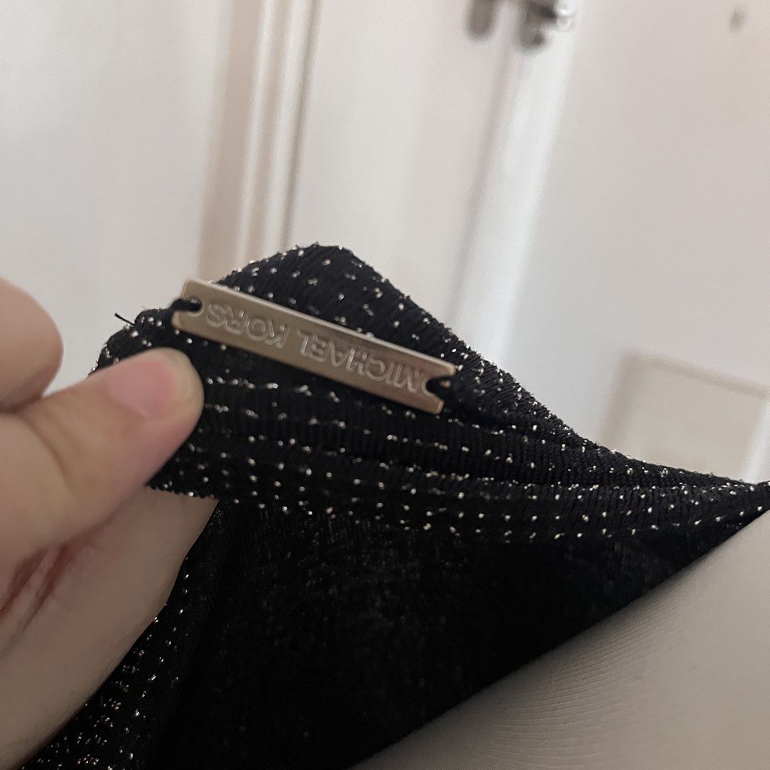 Michael Kors longsleeve top (Category: Luxury Apparel) located in Muntinlupa City. Submitted by on.repeeat (Listing ID 1469419724, Image 3). Description: Has some runs pls see last photo Small to medium size Lightweight and classy Perfect for night out.