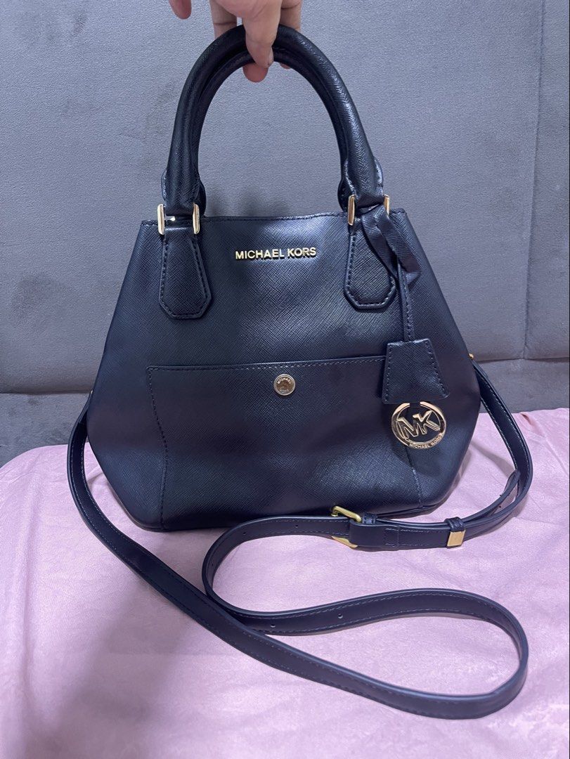Michael Kors Two way (Category: Luxury Bags & Wallets) located in Quezon City. Submitted by kaikaiprelovedshop (Listing ID 1469436896, Image 1). Description: No flaws, but replaced asling. guaranteed original💯💯.