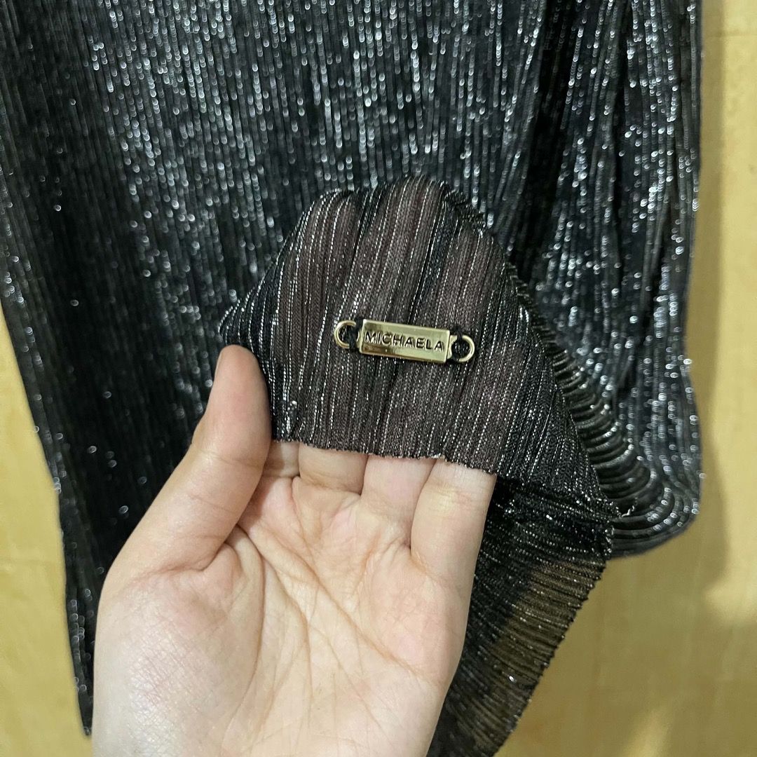 MICHAELA Black Metallic Pleated Dress (Category: Sleeveless) located in Antipolo. Submitted by annedeclutterss (Listing ID 1469462581, Image 2). Description: - Brand: MICHAELA - Size: XL - Color: Black and silver with a shimmery metallic finish - Design: All-over pleats, sleeveless, and V-neckline - Condition: Used. Still in good condition..