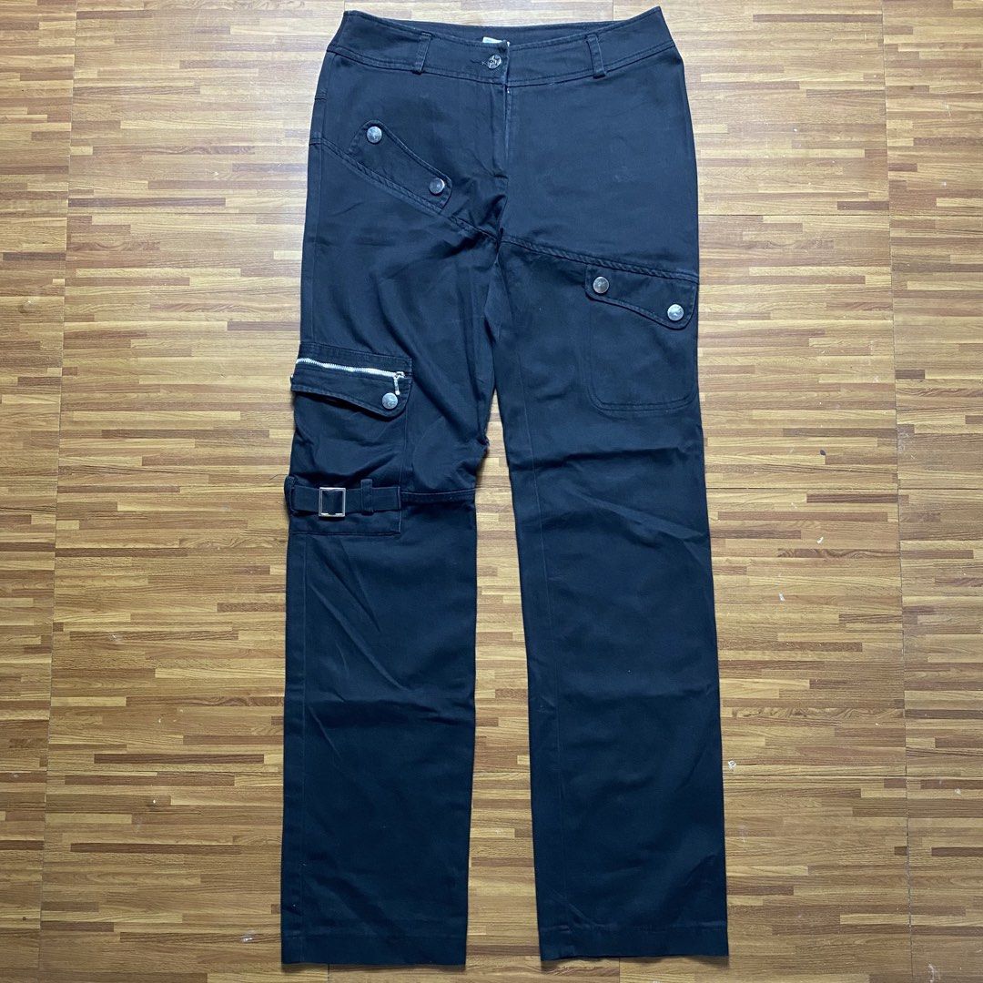 Millitary cargo pants (Category: Jeans) located in Quezon City. Submitted by semantaryrave (Listing ID 1469549956, Image 1). Description: millitary cargo pants Size- 30 Waist- 30 Length- 41 Thigh- 9 Hem- 8 Good Conditions Issue see on pic .
