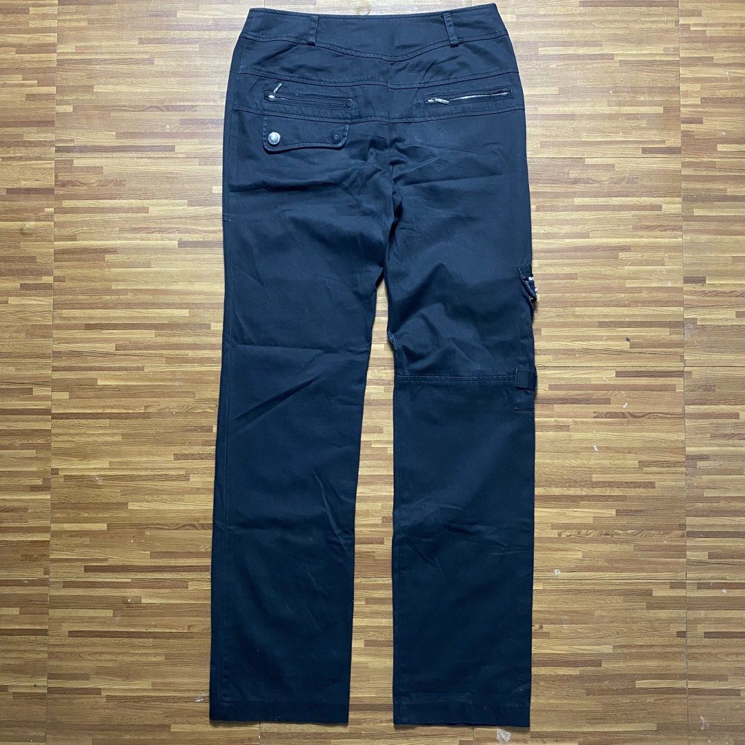 Millitary cargo pants (Category: Jeans) located in Quezon City. Submitted by semantaryrave (Listing ID 1469549956, Image 2). Description: millitary cargo pants Size- 30 Waist- 30 Length- 41 Thigh- 9 Hem- 8 Good Conditions Issue see on pic .