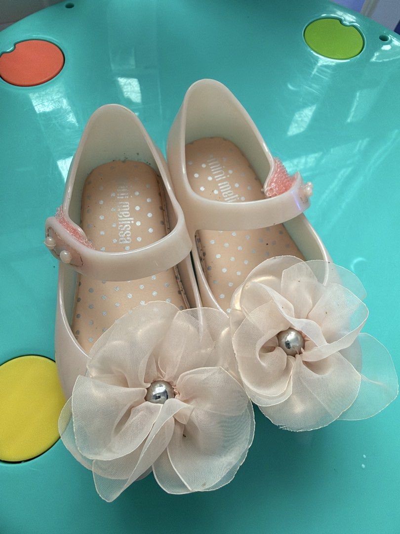 Mini Melissa US 6 (Category: Babies & Kids Fashion) located in Las Pinas. Submitted by melissaescano (Listing ID 1469401573, Image 1). Description: US size 6 Well loved Just needs cleaning 😊.