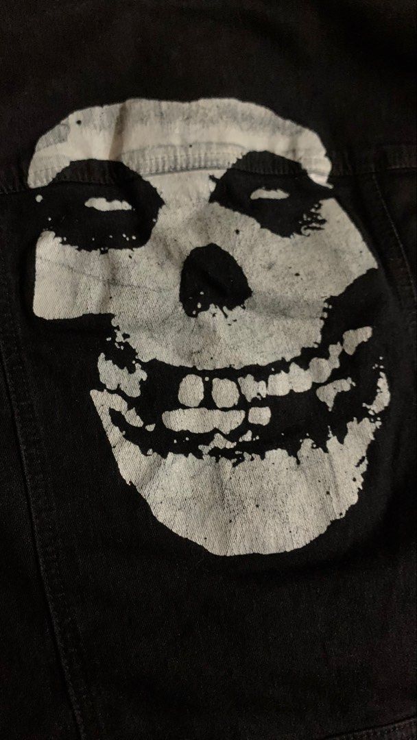 Misfits (Category: Coats, Jackets and Outerwear) located in Manila. Submitted by chagasekin (Listing ID 1469515760, Image 3). Description: Misfits Dimes- Small Crop top.