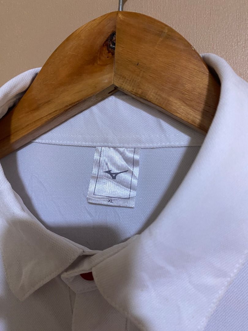 Mizuno Performance Active Dry Polo Shirt (Category: Tshirts & Polo Shirts ) located in Cadiz. Submitted by thespotcdz (Listing ID 1469542286, Image 2). Description: XL on tag Width 21" Length 29" Excellent condition.