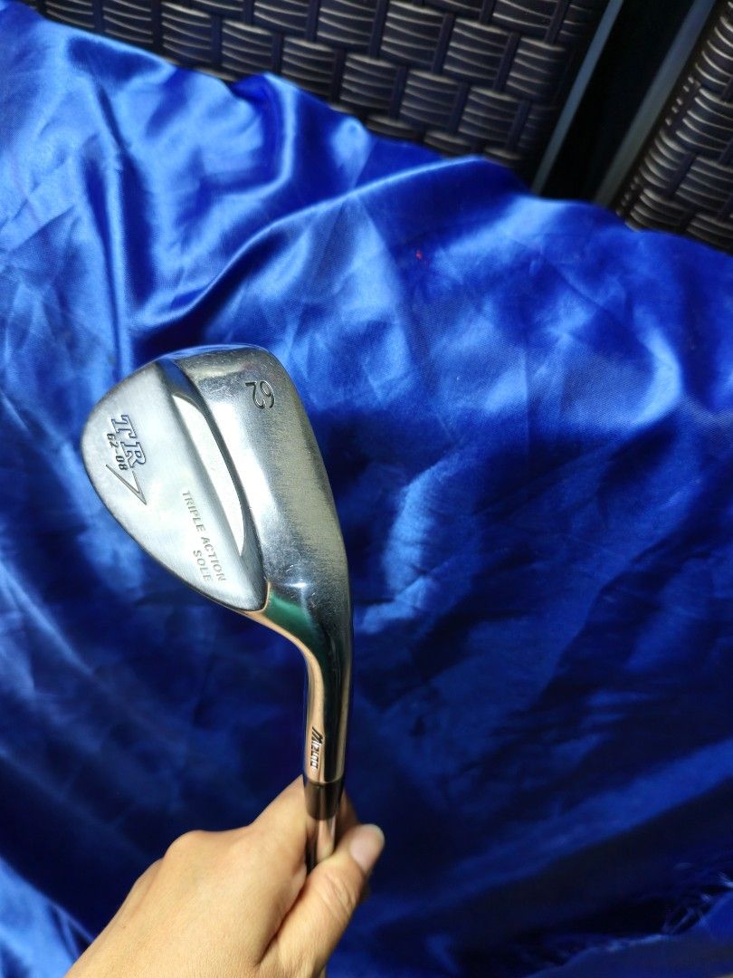 Mizuno TR-62-08 (Category: Golf) located in Manila. Submitted by meiyeon2 (Listing ID 1469517247, Image 3). Description: MIZUNO WEDGE 62° lightweight steel shaft Dyna flex 2100 shaft.. right handed club..