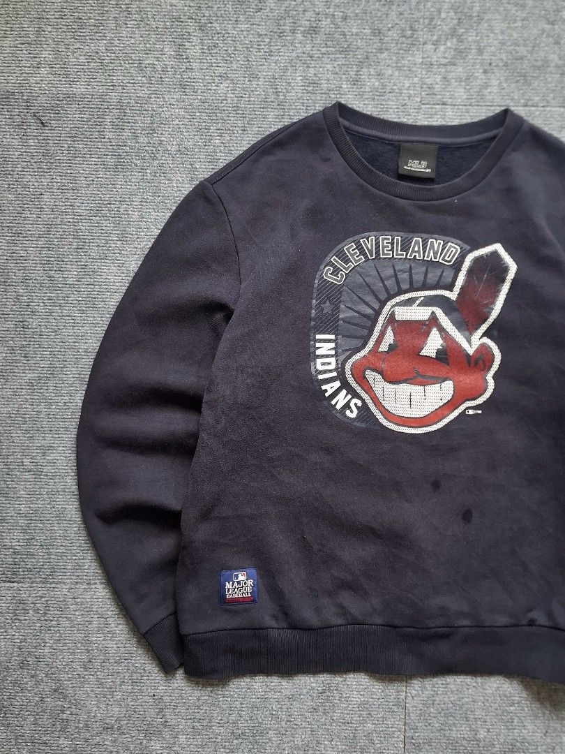 MLB Dark Blue Cleaveland Indians Boxy Sweatshirt (Category: Coats, Jackets and Outerwear) located in Las Pinas. Submitted by nevergetsold.ph (Listing ID 1469490318, Image 2). Description: MLB Dark Blue Cleaveland Indians Boxy Sweatshirt Color Rate: 9/10 Condition Rate: /910 Best fit to Large - XL Dimentions (inches) Width: 26 Length: 27 Sleeve Length: 24 Issues: none.