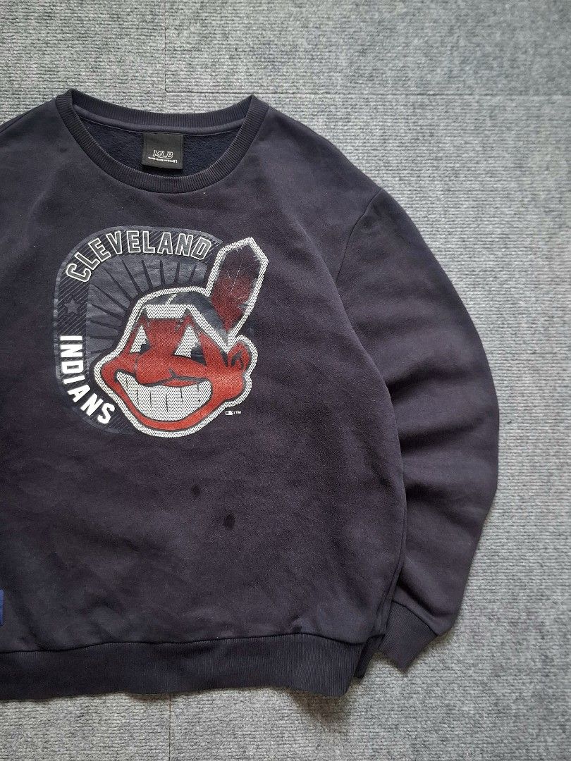 MLB Dark Blue Cleaveland Indians Boxy Sweatshirt (Category: Coats, Jackets and Outerwear) located in Las Pinas. Submitted by nevergetsold.ph (Listing ID 1469490318, Image 3). Description: MLB Dark Blue Cleaveland Indians Boxy Sweatshirt Color Rate: 9/10 Condition Rate: /910 Best fit to Large - XL Dimentions (inches) Width: 26 Length: 27 Sleeve Length: 24 Issues: none.