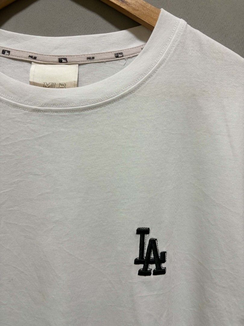 MLB LA Dodgers White T-shirt XL (Category: Tshirts & Polo Shirts ) located in Quezon City. Submitted by kimzxc_536 (Listing ID 1469536948, Image 3). Description: BRAND : MLB LA Size: XLARGE Dimes: 22 x 28 Condition: EXCELLENT Colorate: 9.8/10 Issue: X Price: 500 plus sf .