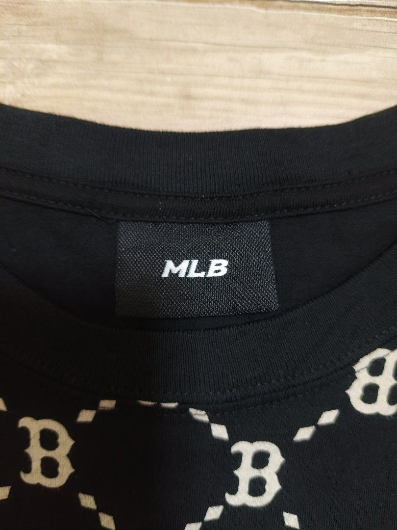 MLB Resd Sox aop shirt (Category: Tshirts & Polo Shirts ) located in Siniloan. Submitted by talktotheroses (Listing ID 1469420825, Image 3). Description: like new no issue.