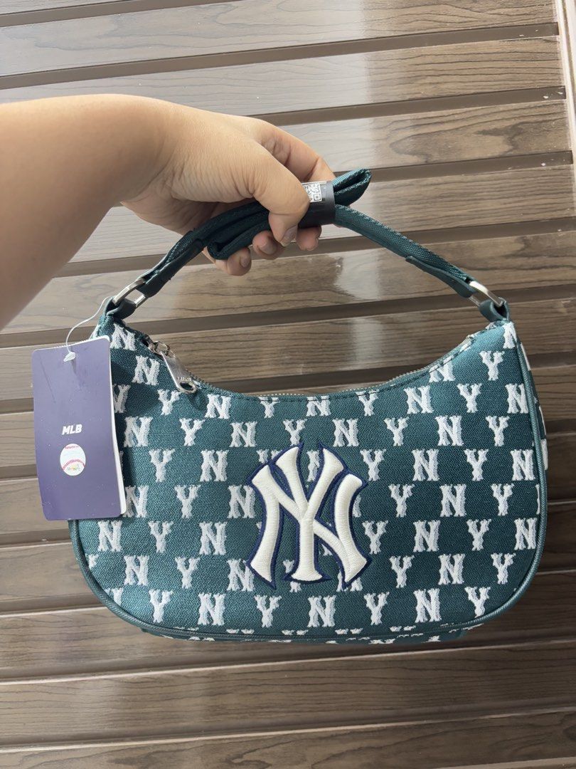 MLB Shoulder bag (Category: Luxury Bags & Wallets) located in Las Pinas. Submitted by blushbloom_cat (Listing ID 1469438426, Image 1). Description: .