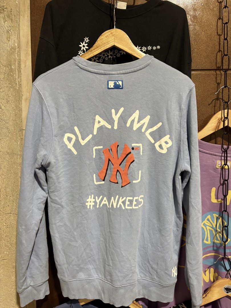 MLB sweater (Category: Activewear) located in Odiongan. Submitted by shannnthrifts (Listing ID 1469544423, Image 2). Description: Good condition Issue minimal stains only (still washable naman) 19-20x25 Complete tags Cr 9.2/10 or better For only ₱700 freeshipping Loc romblon.
