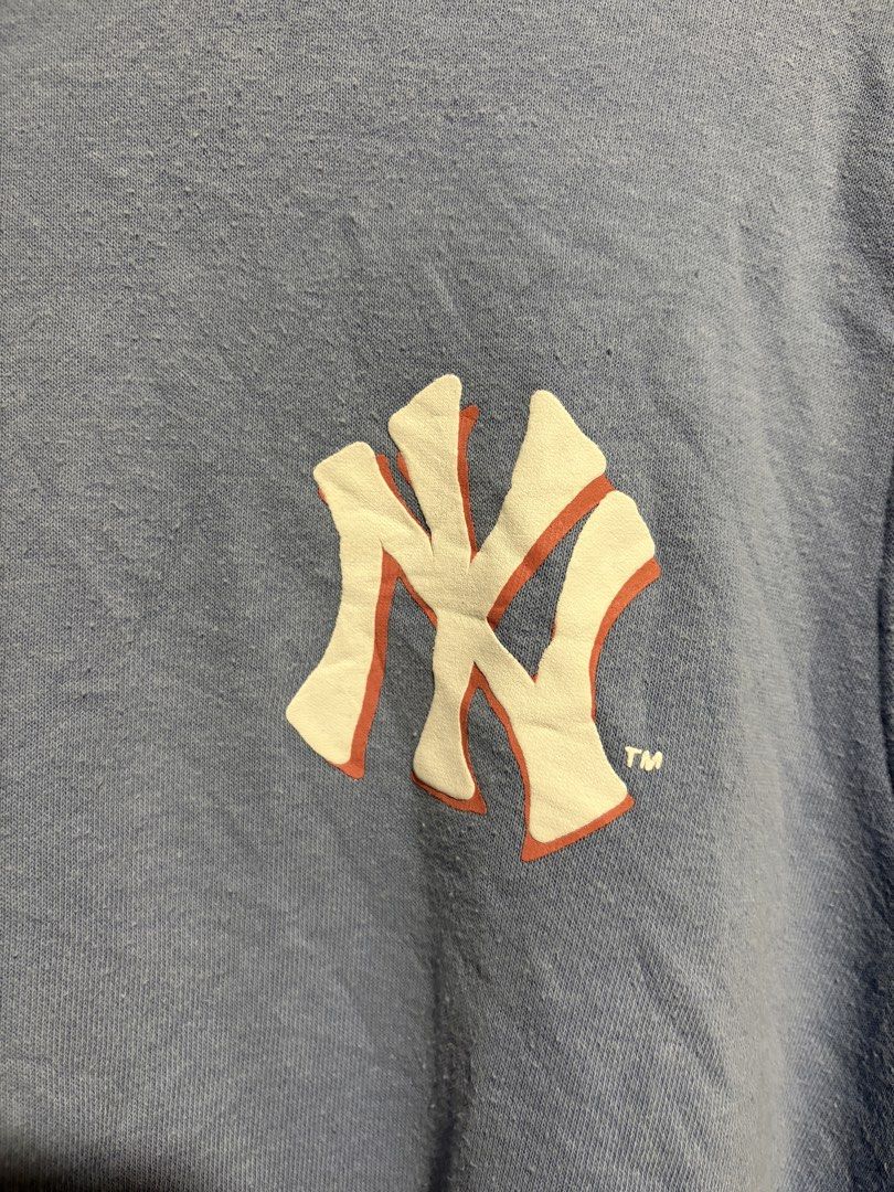 MLB sweater (Category: Activewear) located in Odiongan. Submitted by shannnthrifts (Listing ID 1469544423, Image 3). Description: Good condition Issue minimal stains only (still washable naman) 19-20x25 Complete tags Cr 9.2/10 or better For only ₱700 freeshipping Loc romblon.