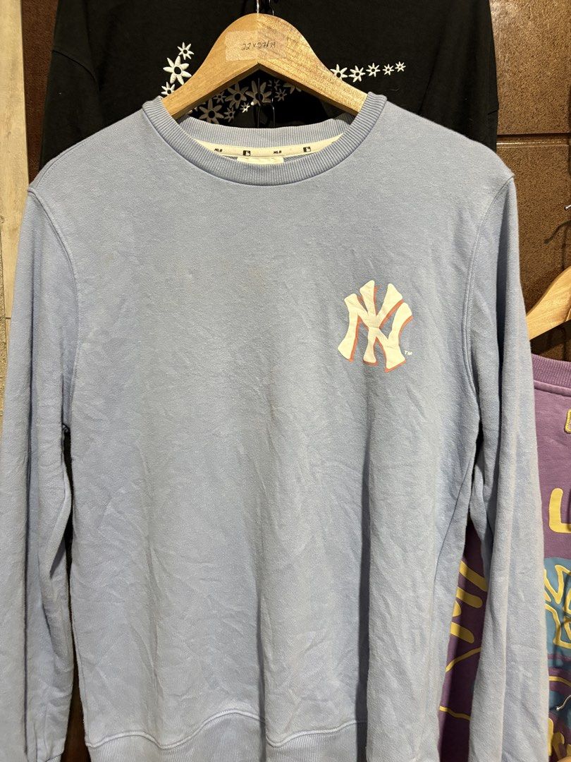 MLB sweater (Category: Activewear) located in Odiongan. Submitted by shannnthrifts (Listing ID 1469544423, Image 1). Description: Good condition Issue minimal stains only (still washable naman) 19-20x25 Complete tags Cr 9.2/10 or better For only ₱700 freeshipping Loc romblon.