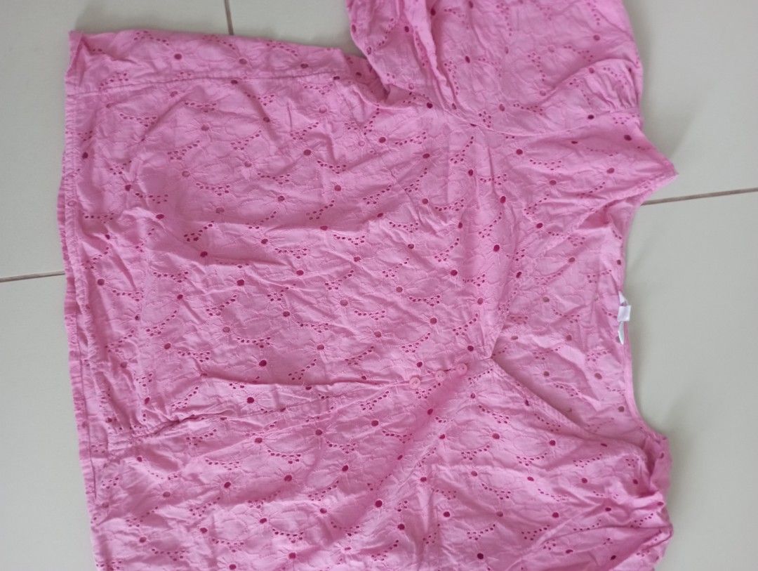 Monsoon tops (Category: Blouses) located in Quezon City. Submitted by nerisaveria (Listing ID 1469420071, Image 1). Description: Monsoon tops size large im good condition message me if interested.