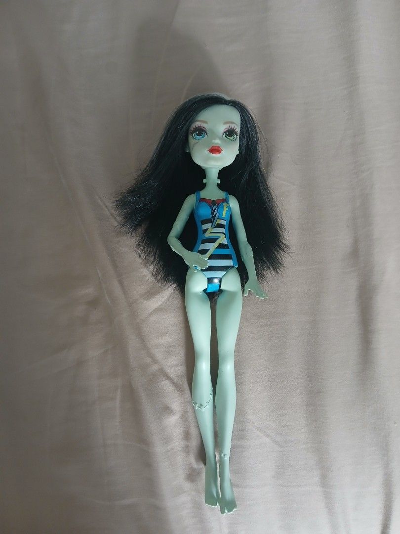 Monster High Frankie Stein G2 Budget (Category: Figurines & Statues) located in Manila. Submitted by m1ssjaee (Listing ID 1469397524, Image 1). Description: Condition: 10/ 10 Flaw: None MOD: Gcash MOT: Lalamove or JNT (must shoulder).