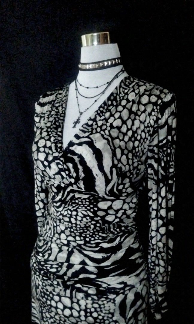 Morgan De Toi Midi Dress (Category: Dresses) located in Loon. Submitted by victorianaretouche (Listing ID 1469427397, Image 2). Description: .