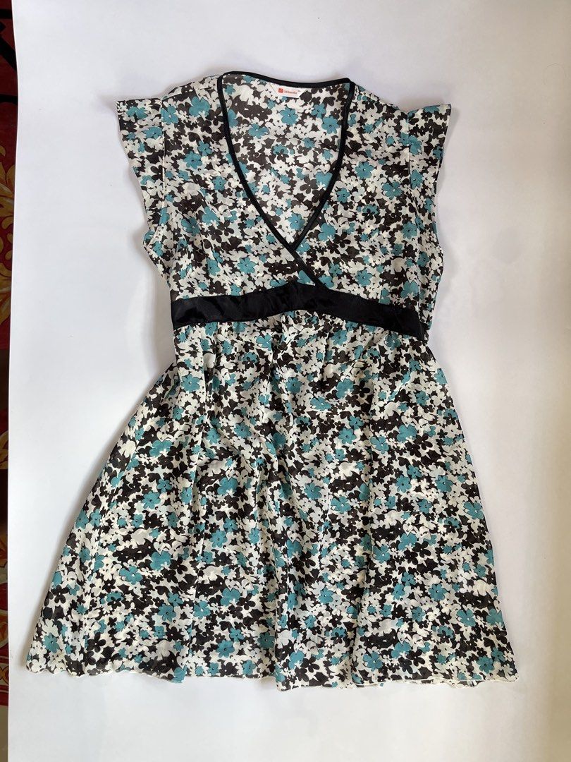 morikei patterned vneck dress (Category: Dresses) located in Tuguegarao City. Submitted by wear.lyunji (Listing ID 1469528127, Image 1). Description: m-l bust 34-36 l 33.5”.