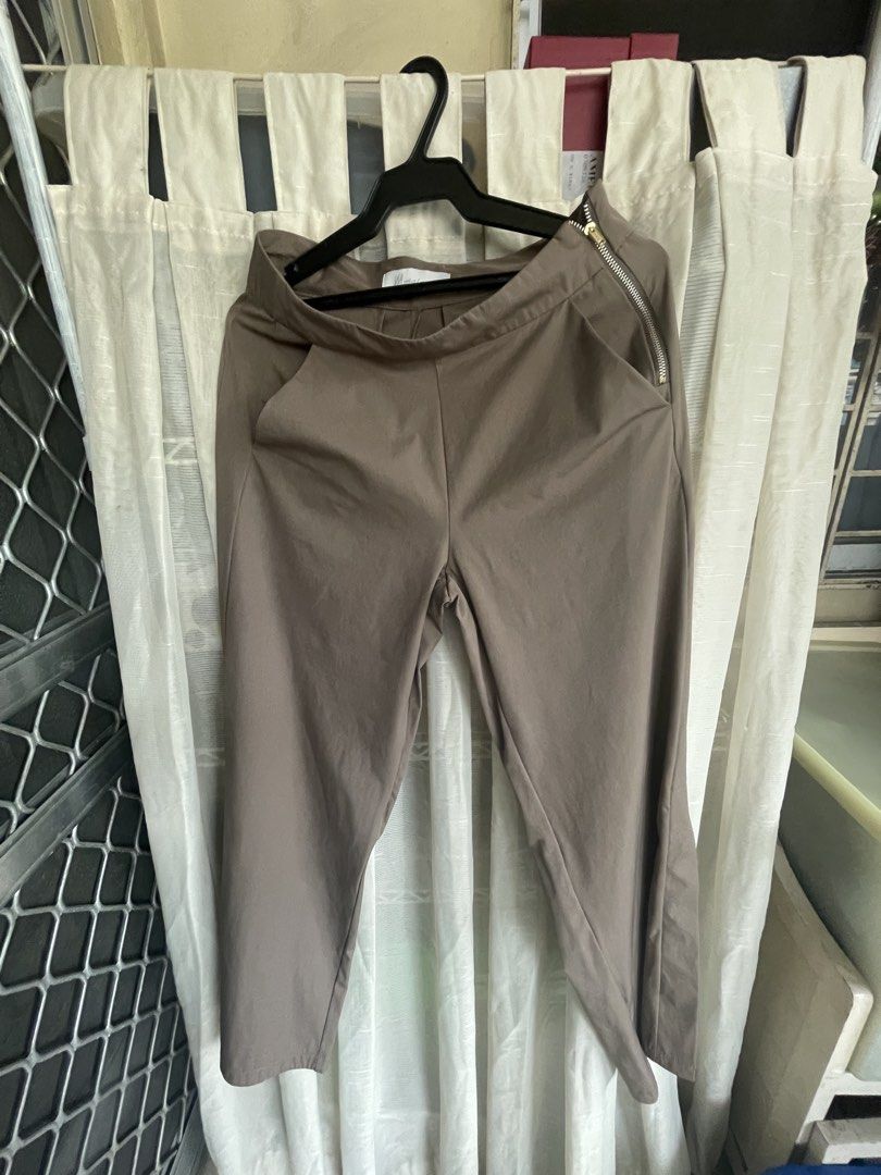 Mosaic Brown Casual Pants Size XS (Category: Jeans) located in Mandaluyong City. Submitted by coolmeybab (Listing ID 1469458430, Image 1). Description: - Brand: Mosaic - Color: Brown (Neutral earth tone) - Size: XS - Rise: High-rise - Pockets: Functional front pockets and two back faux welt pockets - Closure: Convenient side zipper - Unique Detail: Side button hems for an adjustable slit look - Condition: Excellent / Ready to wear.