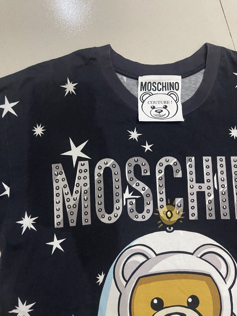 Moschino shirt (Category: Formal Shirts) located in San Jacinto. Submitted by clothcartelph (Listing ID 1469416961, Image 3). Description: Size: ? Dimes: 20/28 Width: 20 Length: 28 Issue: cut wash tag Color rate: 10/10 .