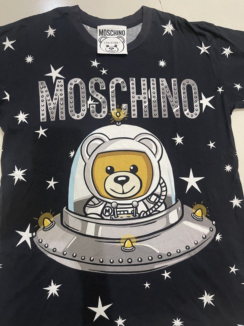 Moschino shirt (Category: Formal Shirts) located in San Jacinto. Submitted by clothcartelph (Listing ID 1469416961, Image 2). Description: Size: ? Dimes: 20/28 Width: 20 Length: 28 Issue: cut wash tag Color rate: 10/10 .