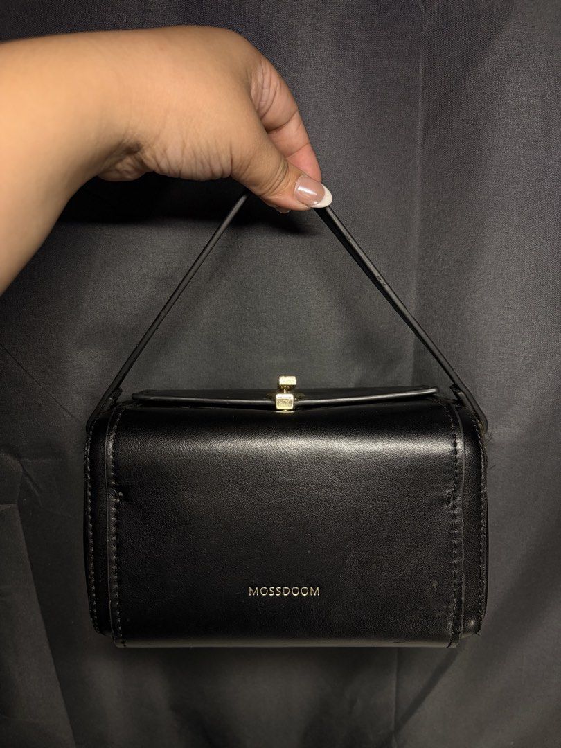 MOSSDOOM Black Handbag w/ Long Strap (Category: Shoulder Bags) located in Caloocan City. Submitted by mntnzchsk (Listing ID 1469397581, Image 2). Description: - Brand: MOSSDOOM - Color: Classic Black with elegant Gold hardware .