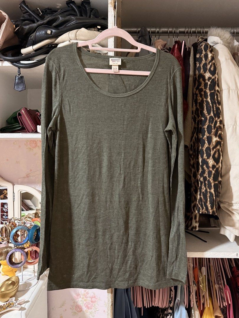 Mossimo Green Comfy Long Sleeve Top (Category: Longsleeves) located in Lapu Lapu. Submitted by bzzzzarah (Listing ID 1469560969, Image 1). Description: Mossimo Green Long Sleeve Comfy Top. Made out of Cotton. XL size on tag. No issues.