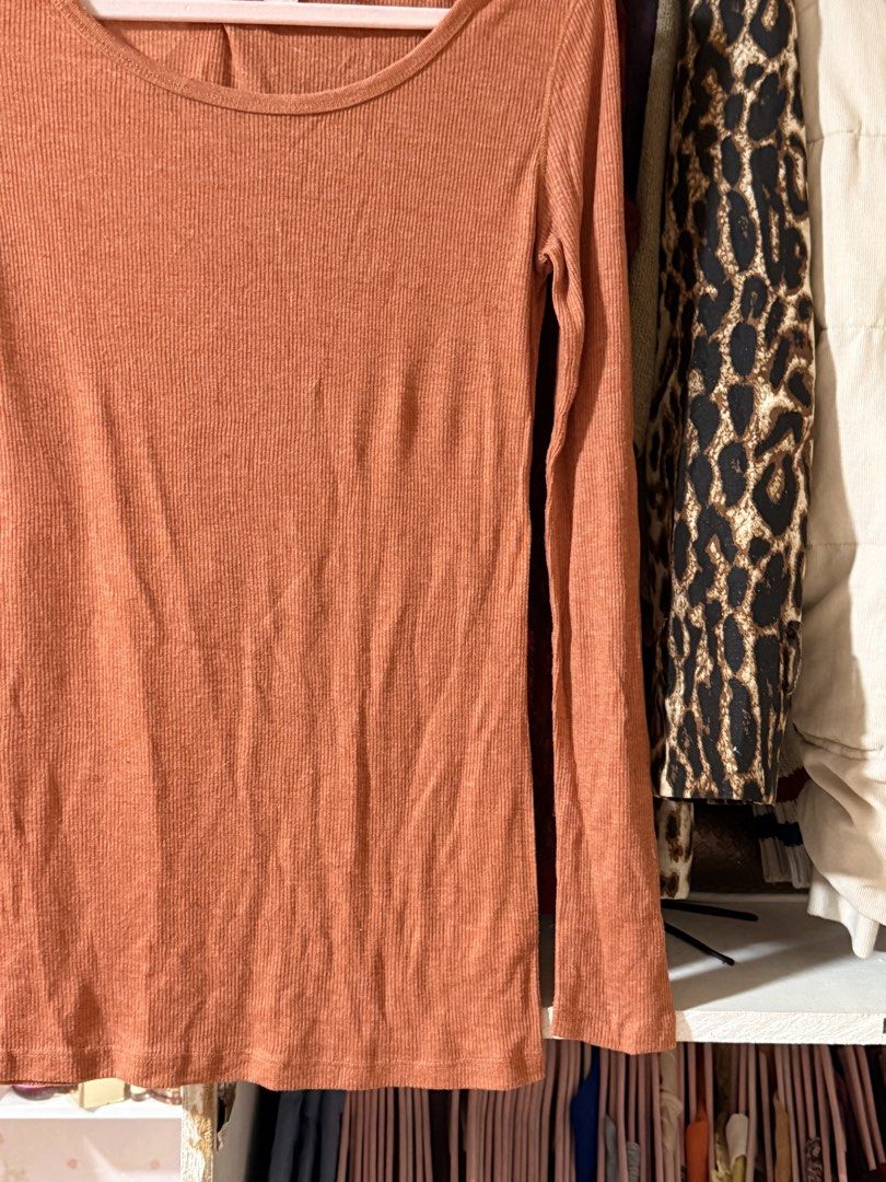 Mossimo Orange Comfy Long Sleeve Top (Category: Longsleeves) located in Lapu Lapu. Submitted by bzzzzarah (Listing ID 1469560901, Image 3). Description: Orange Mossimo Long Sleeve. Medium on tag. No issues.