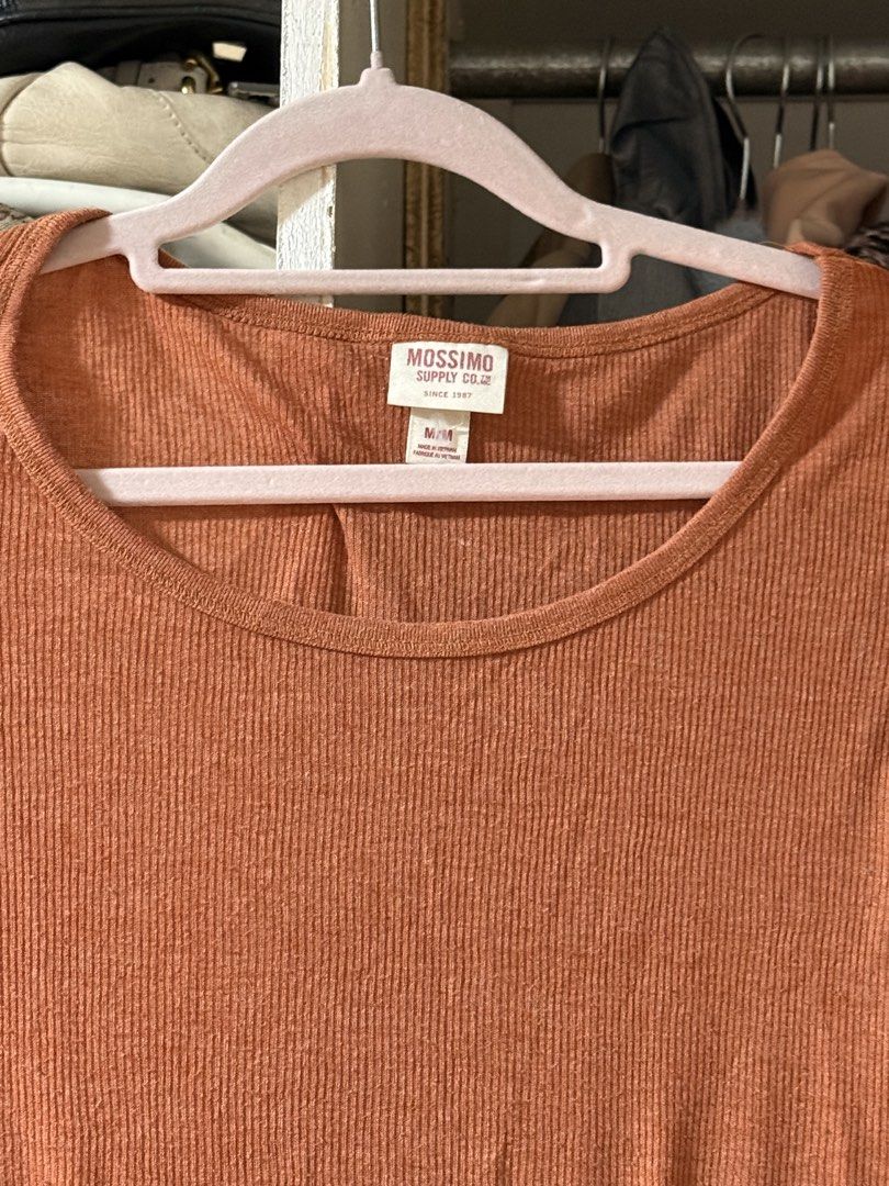 Mossimo Orange Comfy Long Sleeve Top (Category: Longsleeves) located in Lapu Lapu. Submitted by bzzzzarah (Listing ID 1469560901, Image 2). Description: Orange Mossimo Long Sleeve. Medium on tag. No issues.
