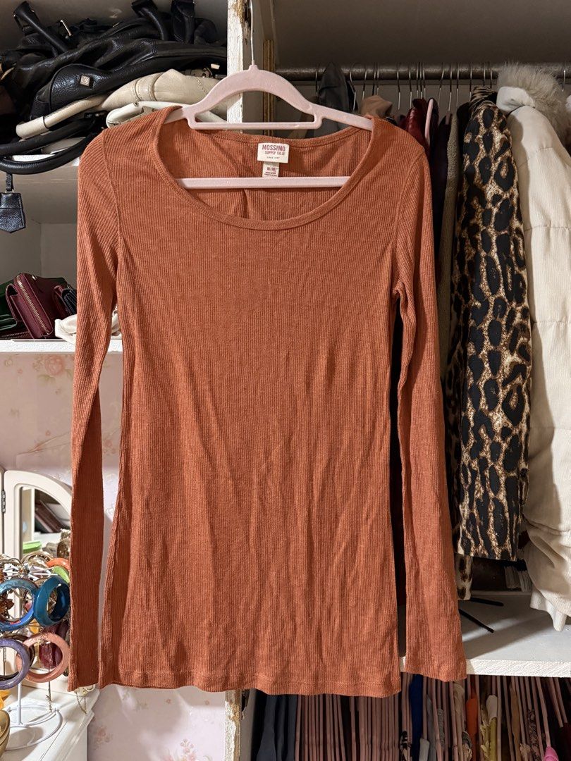 Mossimo Orange Comfy Long Sleeve Top (Category: Longsleeves) located in Lapu Lapu. Submitted by bzzzzarah (Listing ID 1469560901, Image 1). Description: Orange Mossimo Long Sleeve. Medium on tag. No issues.