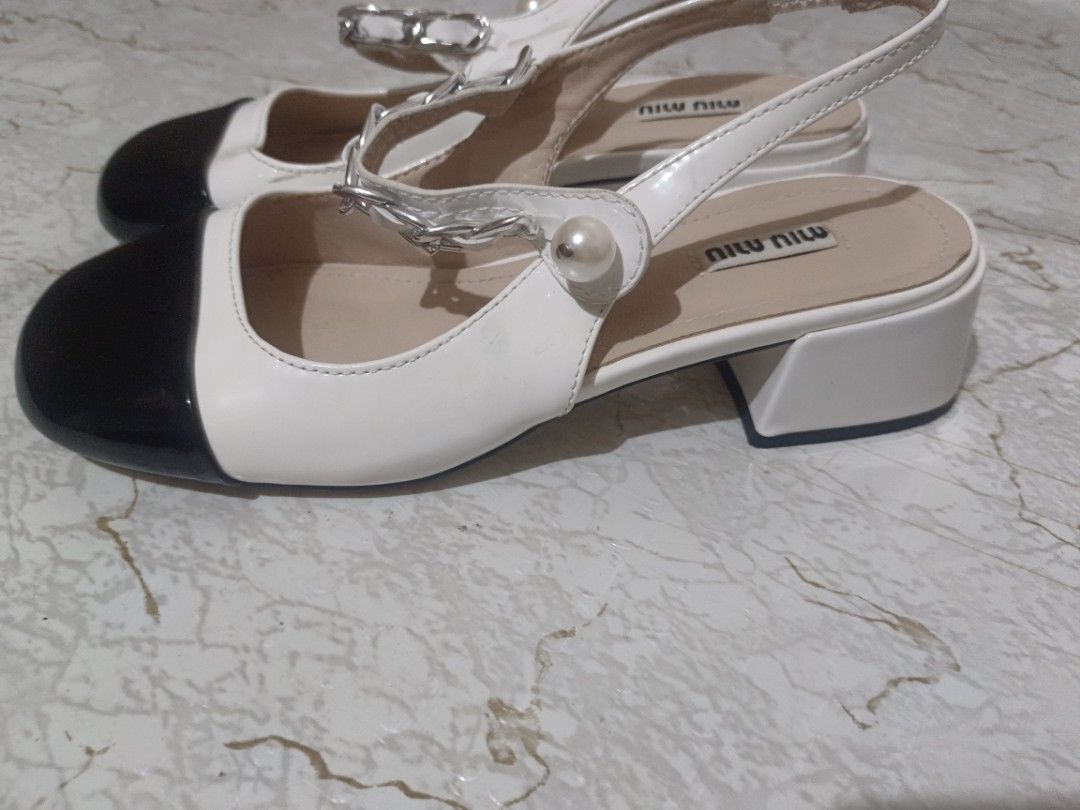Muimui openback (Category: Flats & Sandals) located in Manila. Submitted by aumberhale04.41 (Listing ID 1469499910, Image 3). Description: .