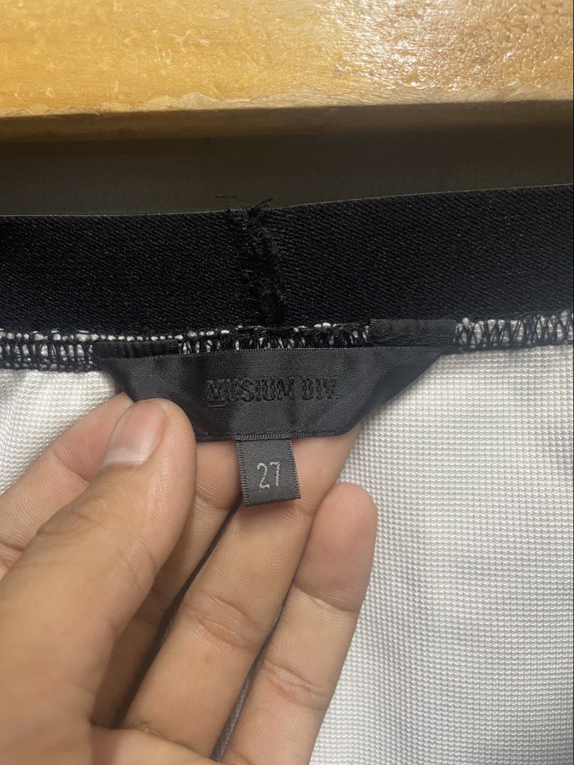 MUSIUM DIV (Category: Skirts) located in Dasmarinas. Submitted by jessputrages (Listing ID 1469488620, Image 3). Description: For sale Musium Div Excellent condition No issue 500 plus shipping fee Pm for more details.
