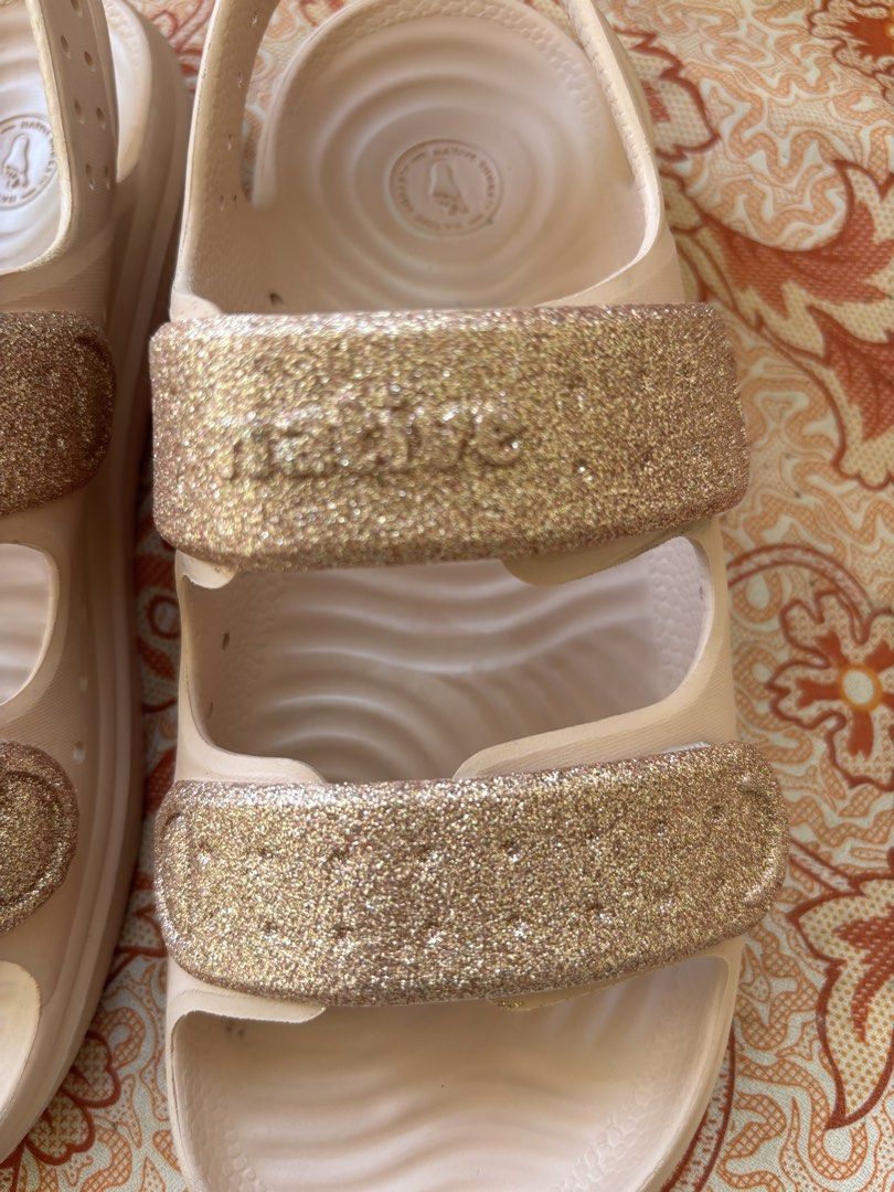 NATIVE (Category: Flats & Sandals) located in Davao. Submitted by maria368 (Listing ID 1469404949, Image 3). Description: Wrong size for my daughter, size J3 or 35 or 5” no flaws with free sandals size 5.