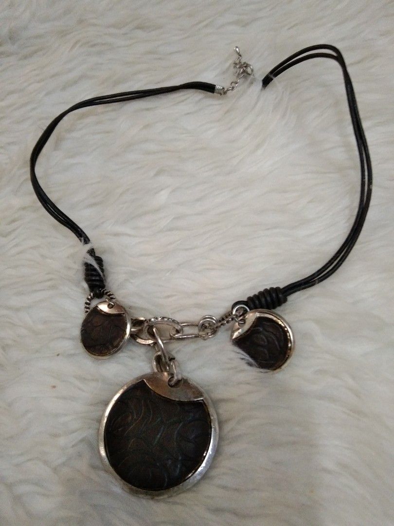 Necklace with leather accent (Category: Necklaces) located in Quezon City. Submitted by eidorableshop (Listing ID 1469400981, Image 1). Description: .