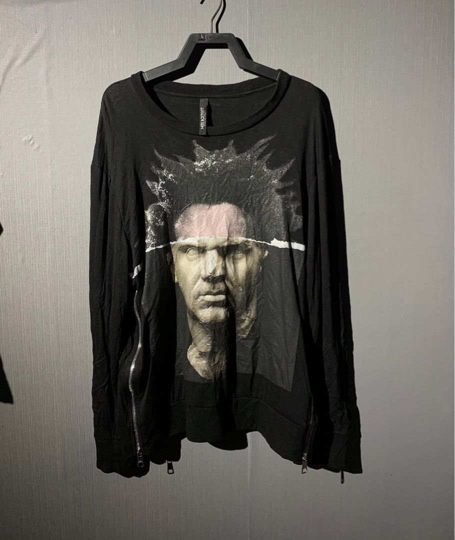 Neil barrett Neoprene marcus (Category: Luxury Apparel) located in Bacolod City. Submitted by garagehunterbuyandsale (Listing ID 1469538417, Image 1). Description: Neil Barrett long-sleeve sweatshirt featuring a Marcus Brutus/statue graphic print on the front and side zipper details NEIL BARRETT NEOPRENE MARCUS BRUTUS BASQUIAT SWEATSHIRT 21x28 dimension or medium slimfit.