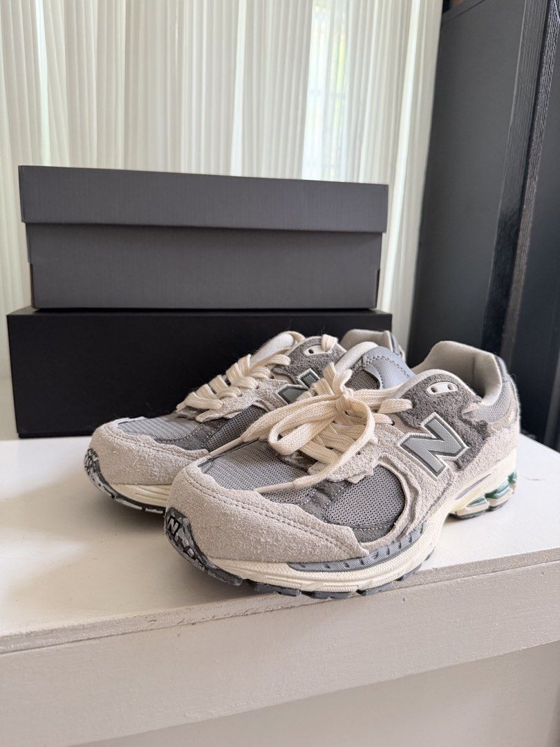 New Balance (Category: Sneakers) located in Marikina City. Submitted by littlesol.collection (Listing ID 1469411212, Image 3). Description: Sinukat lang Given as a gift.