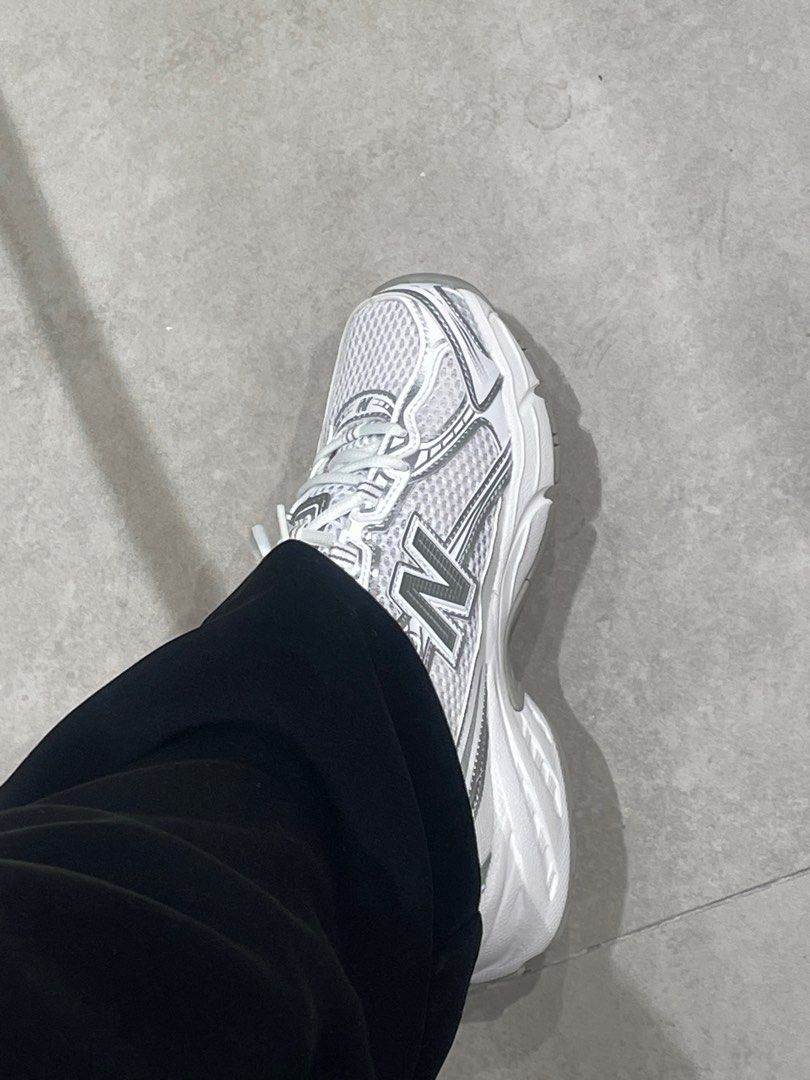 New Balance 740 (Category: Sneakers) located in Pasig City. Submitted by everaeathi23630 (Listing ID 1469515565, Image 2). Description: New Balance 740 in white/silver colorway. Bought in New Balance Podium. Super pretty and comfy! :) RFS: Letting it go to get black sneakers instead .