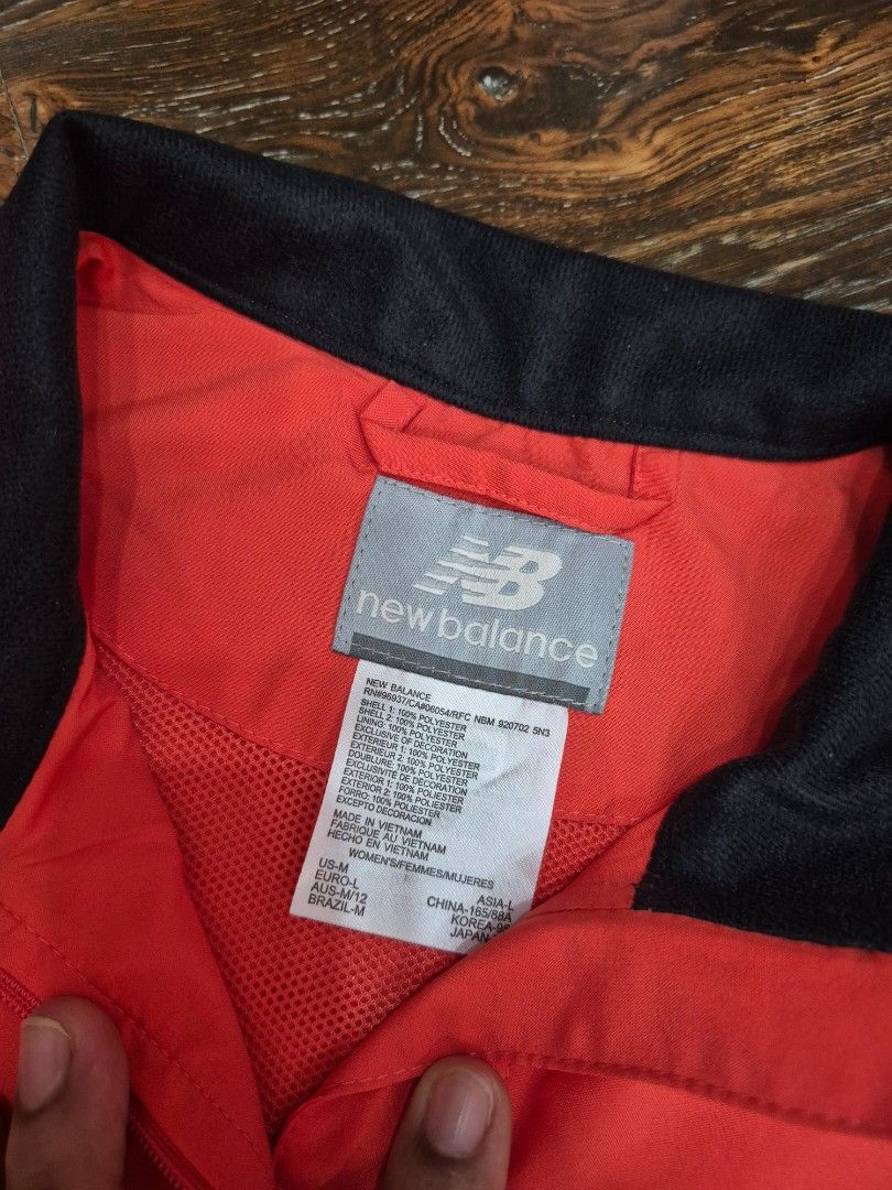 New Balance Active Vest (Category: Activewear) located in Santa Cruz. Submitted by deenem (Listing ID 1469437404, Image 3). Description: Like New😍👌 No flaws👌 M on Tag Can fit M-L Asian (Measurements laid flat in inches) Bust: 19 Armhole:9.5 Lenght: 25.