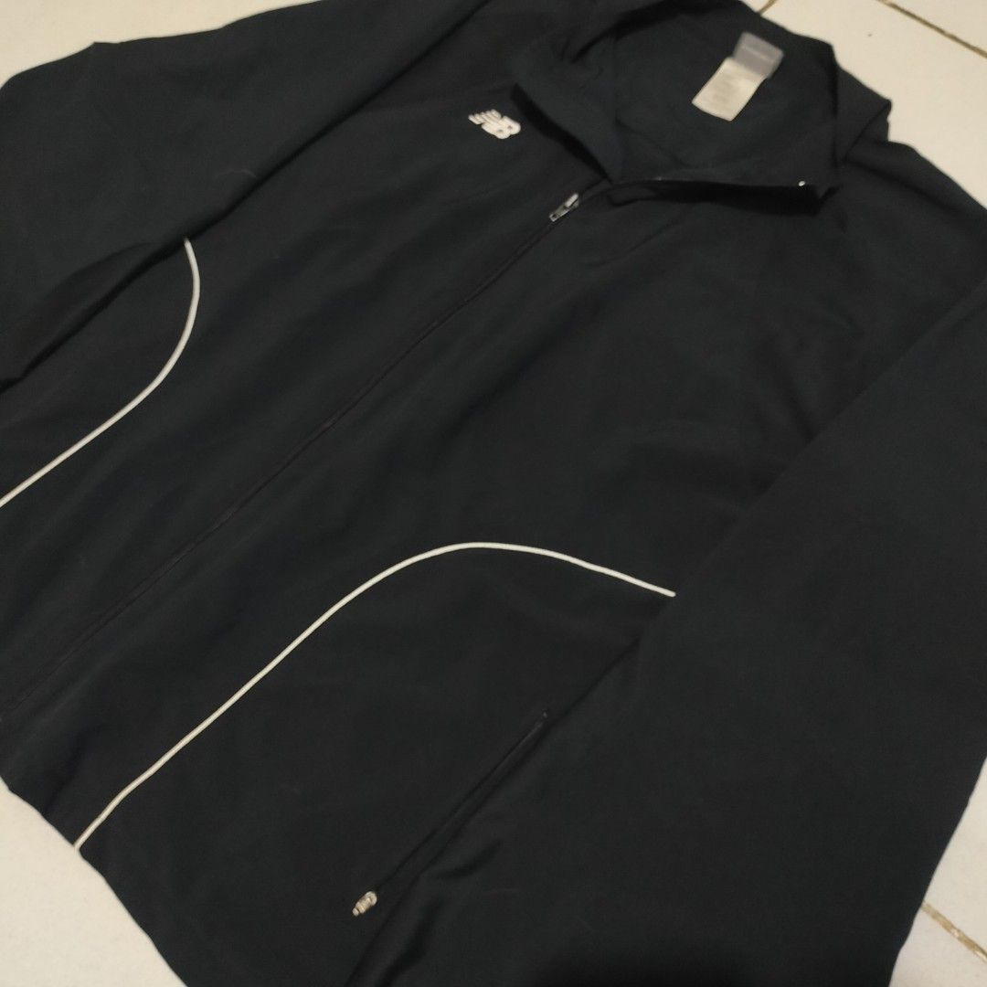 New Balance Track Jacket (Category: Coats, Jackets and Outerwear) located in Manila. Submitted by patinacollectives2.0 (Listing ID 1469532981, Image 2). Description: New Balance Track Jacket Size 4XL 30X32 BIG SIZE Brand new condition 9.5/10 No issues Cleaned and ready to be used 600+SF Negotiable for sure buyers Marikina location Shipping via Lalamove or J&T.