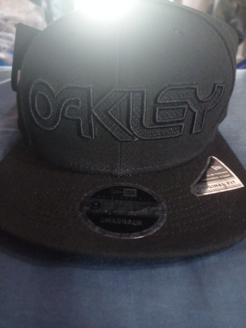 New Era Oakley 9FIFTY Snapback Cap Black B1B FB Hat (Category: Caps & Hats) located in Paranaque City. Submitted by annhua17524 (Listing ID 1469423834, Image 2). Description: - Brand: New Era 9FIFTY x Oakley - Color: Classic Black - Fit: Slim crown with squared visor and original fit - Condition: Brand new with original brim stickers and interior tags intact - US bought.
