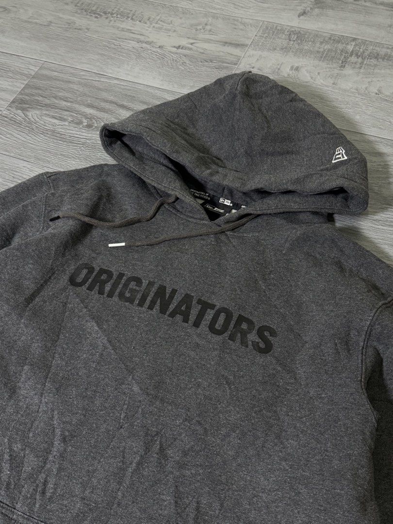 New Era Originators Dark Grey Hoodie (Category: Hoodies) located in Maragusan (San Mariano). Submitted by dripdrops_ddo (Listing ID 1469554564, Image 2). Description: 🏷️ NEW ERA “ORIGINATORS” PULLOVER HOODIE Dimes: 22.5W x 27.5L Size: Large on tag Color rate: 9.5/10 Condition: Excellent.