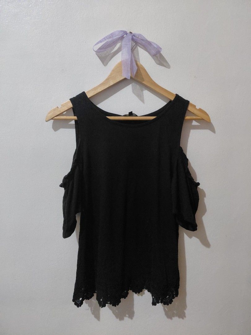 New Look Cold Shoulder Top (Category: Blouses) located in Tarlac. Submitted by wornwardrobe (Listing ID 1469433674, Image 1). Description: Loose garter on one sleeve, see photo Kindly note that all items are stored at my parents' house and not on hand. Retrieval takes up to 2 weeks before shipping. Please purchase only if you're okay with the wait. Message me to check the next available shipping date! Thank you!.