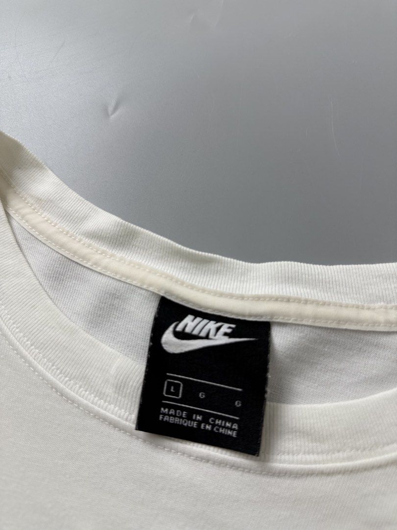 Nike (Category: Tshirts & Polo Shirts ) located in Pila. Submitted by villanueva80826 (Listing ID 1469522215, Image 3). Description: Nike swoosh Size:large •Width:21 •Length:30 •heavy cotton •Condition:9/10 •Color rate:9/10 Mine:320 +Shipping fee Issue:sign of usage like stains , tanggal print front Still in good for psg condition Still wearable .