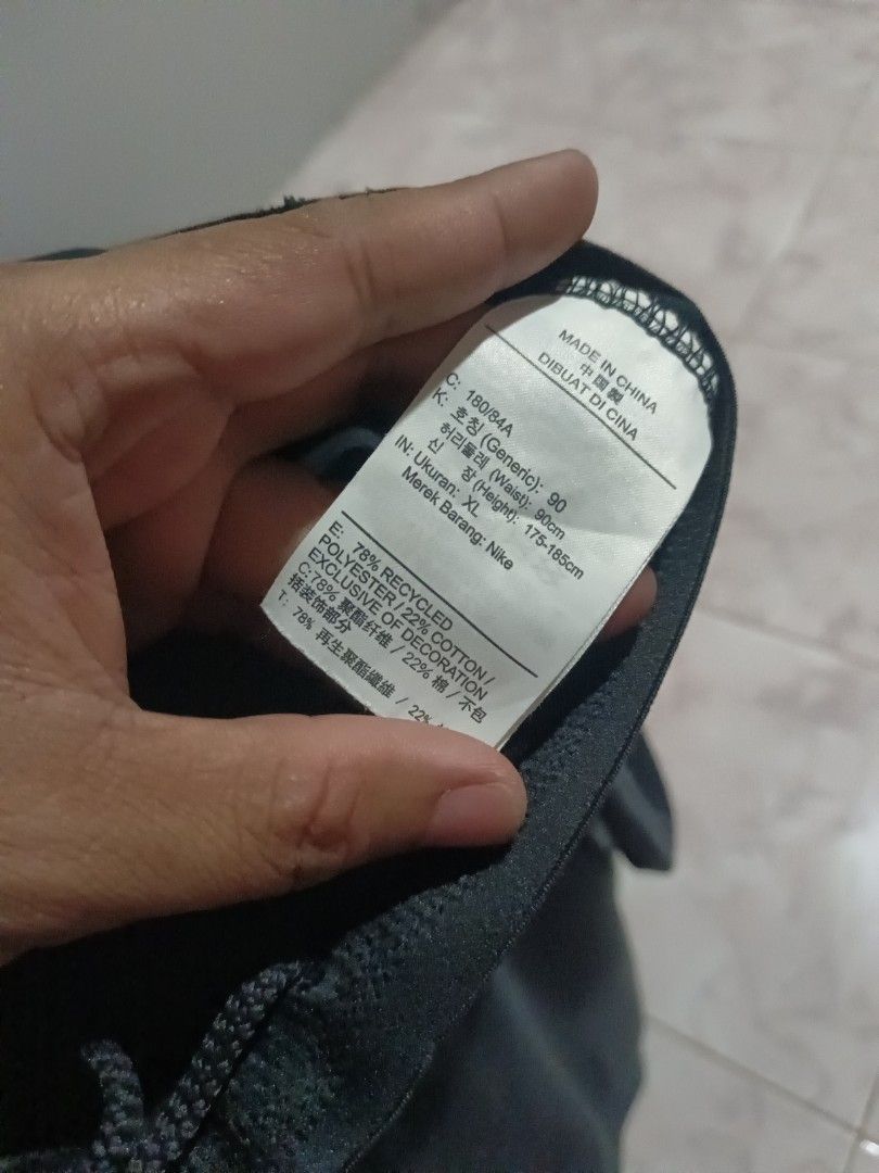 Nike (Category: Joggers) located in Cotabato. Submitted by utohyson21 (Listing ID 1469540884, Image 3). Description: legit, authentic.