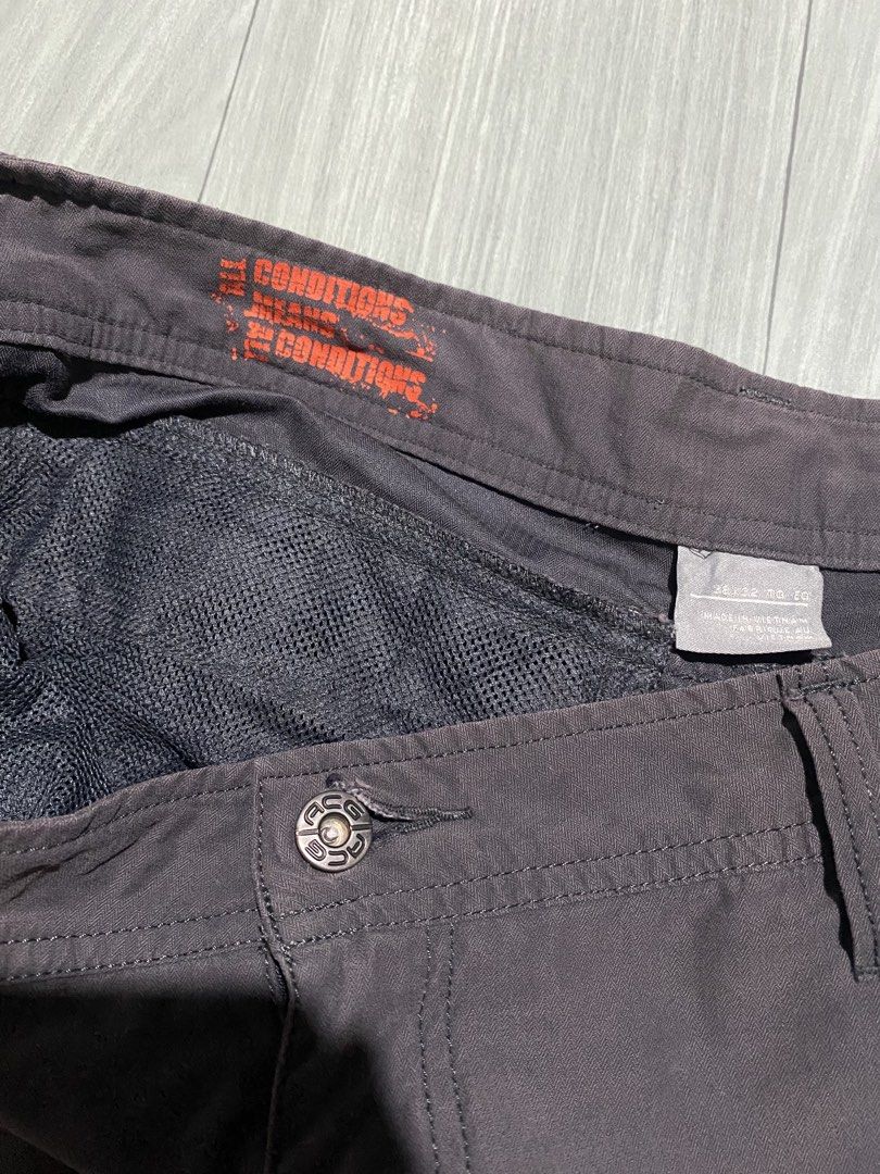 Nike Vintage ACG Cargo Short (Category: Shorts) located in Manila. Submitted by yonixx__ (Listing ID 1469486029, Image 3). Description: DIMENSION W - 38/40 L - 22 GOOD CONDITION ISSUE : FADE .