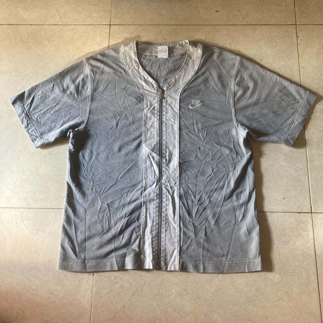 Nike active wear (Category: Activewear) located in Bulacan. Submitted by ajinn_ (Listing ID 1469453951, Image 1). Description: no issue.