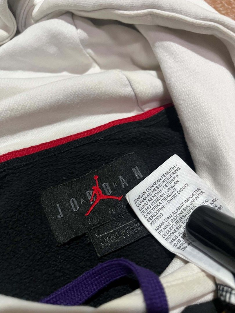 NIKE AIR COLLAB (Category: Activewear) located in Manila. Submitted by .alexanderthegreat. (Listing ID 1469410959, Image 3). Description: .