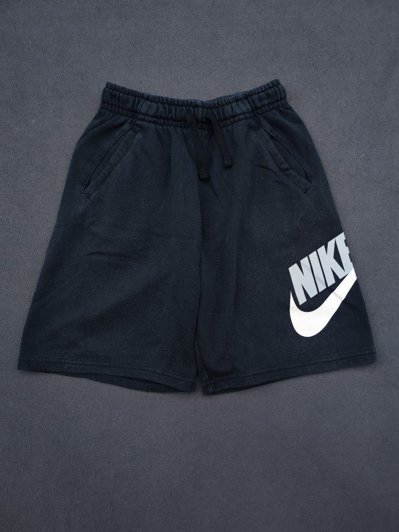 Nike Big Logo Cotton Shorts (Category: Shorts) located in Bulacan. Submitted by emilj23 (Listing ID 1469505455, Image 1). Description: Nike Big Logo Cotton Shorts Size XL on tag L 18 W 26-30 Leg Hole 11 Condition 8/10 Color rate 8/10 Issue Slight Fade on Knee Part,Lints.